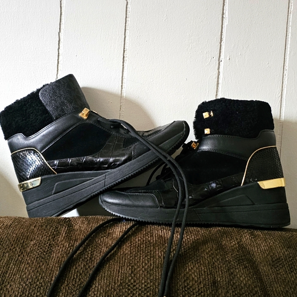 MICHAEL KORS Scout Black Shearling Trim Wedge Bootie sz  9.5  women shoes boots